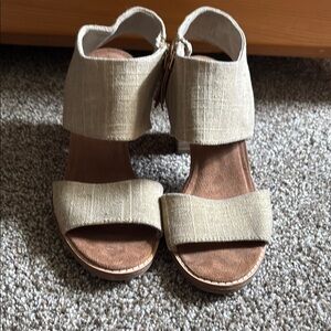 Elegant Beige Women's Sandals